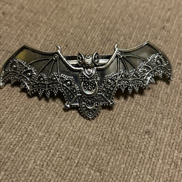 Goth Pewter Bat Halloween Hair Clip 4" Long Silver Color Metal Emo Goth Barrette - Picture 2 of 9